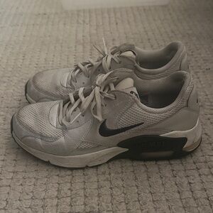Nike Woman’s White/Black Athletic Sneakers